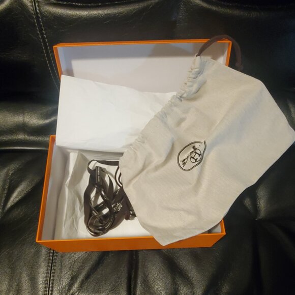 HERMES box 12"x8"x4.5" plus dust bag, ribbon and gift paper - Picture 3 of 3
